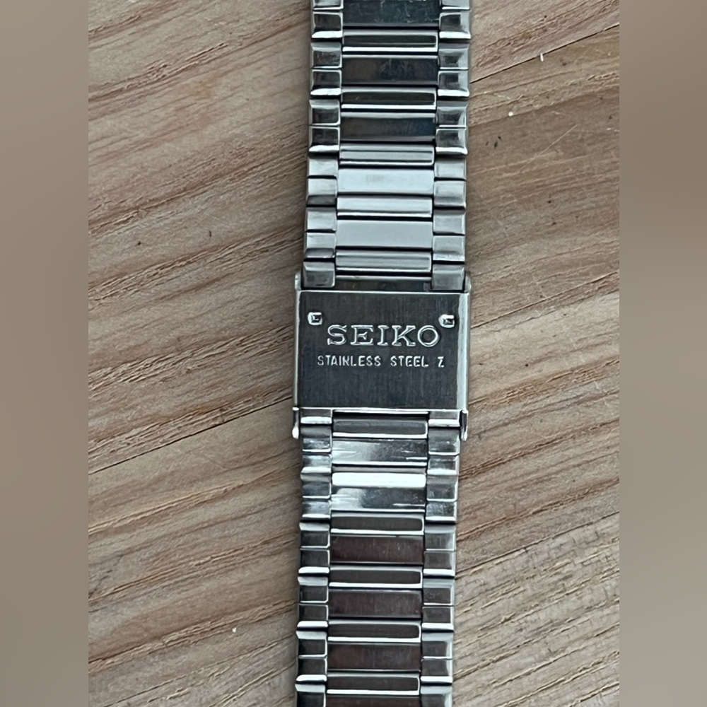 Seiko Men’s Watch Vintage Stainless Adjustable Bracelet Gray and Gold Tone Dial - Picture 12 of 14